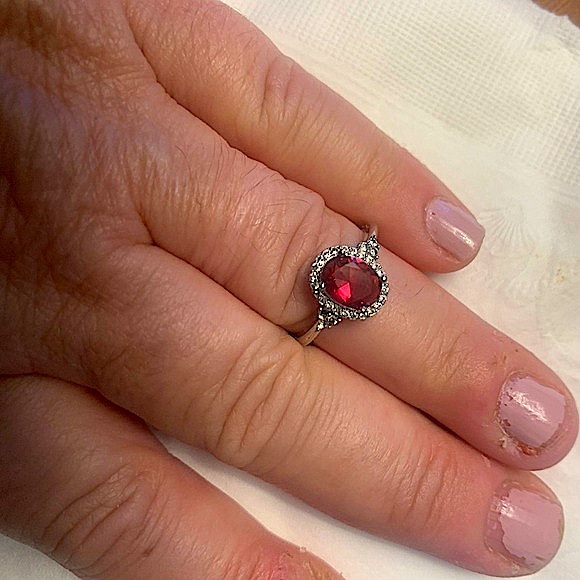 .925 Sterling Silver Red Zircon Rhinestones Lab-Created Oval Ring Sz 7 - Picture 3 of 4